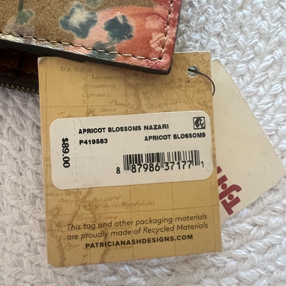 NWT Patricia Nash Apricot and Tan Floral Wallet - Picture 4 of 4